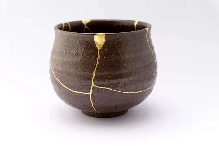 Additional Creative Ideas planters with broken ceramics